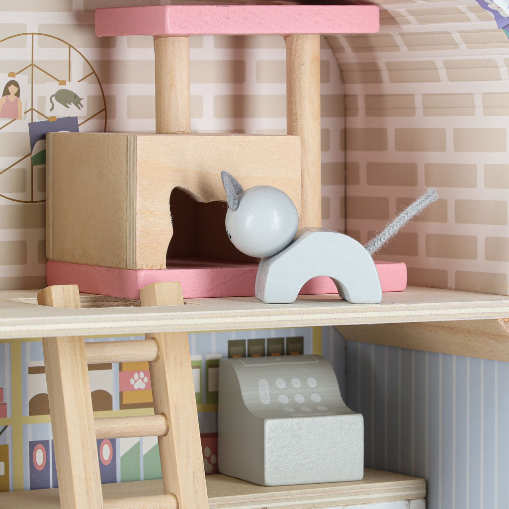 Lagaminas - namelis su gyvūnėliais ir baldais